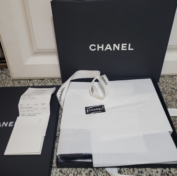 Chanel 24 fall Collection Signature beanie - Picture 8 of 14